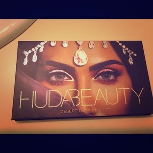 Huda Beauty Desert Dusk Palette
